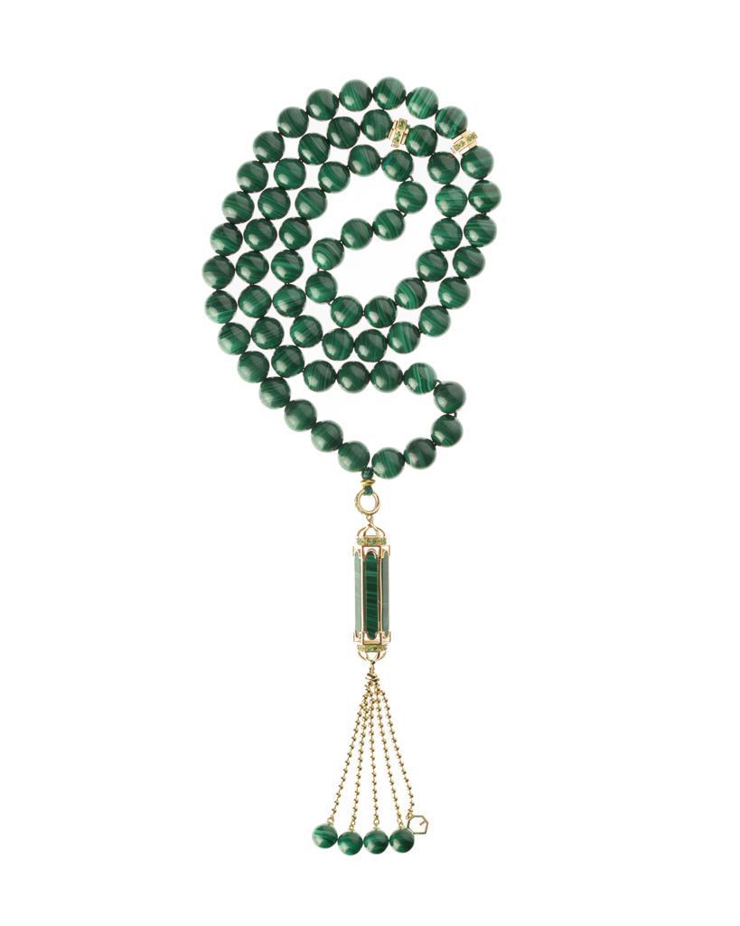 Green Malachite 33 Beads in 18K Yellow Gold and Garnet